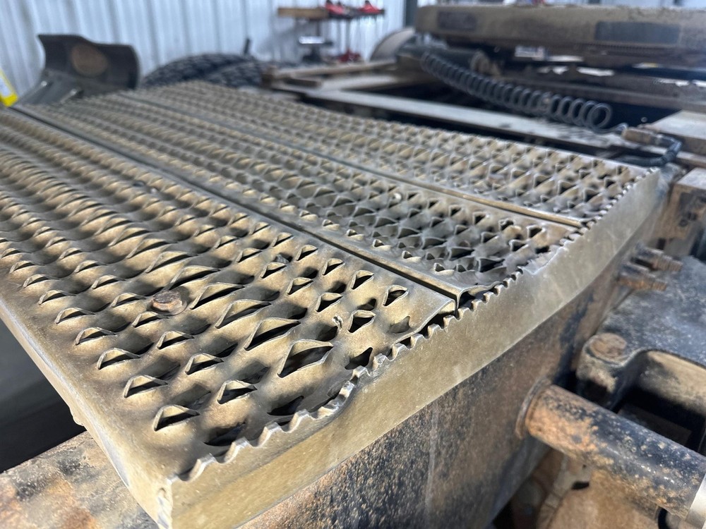 Peterbilt 386 21 x 34 Deckplate - Used