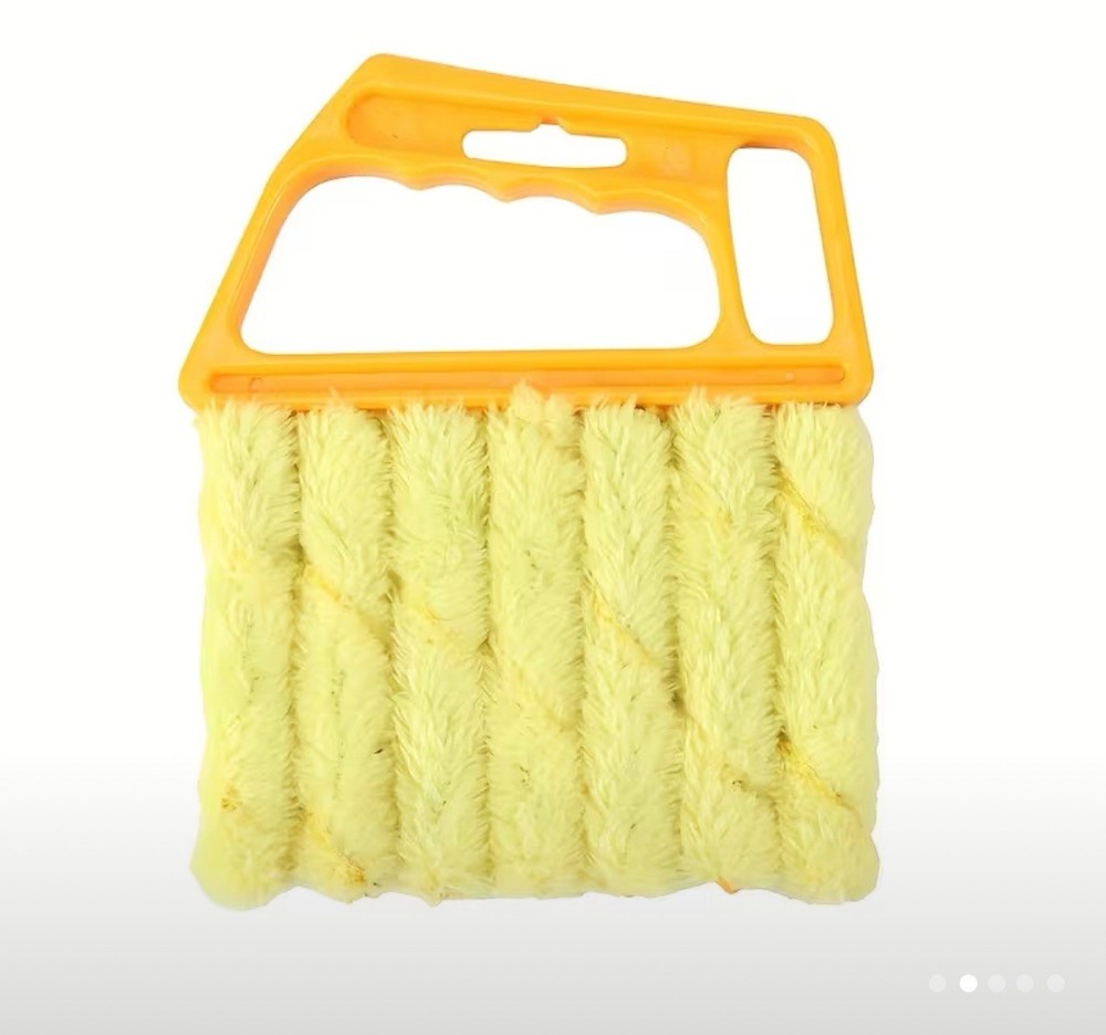 Yellow Microfiber Blinds Duster with Plastic Handle for Cleaning