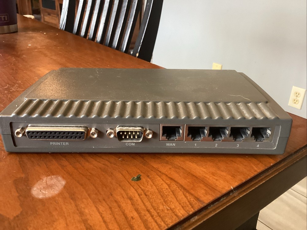 D-Link DI-704P 4-Port 10/100 Wired Router