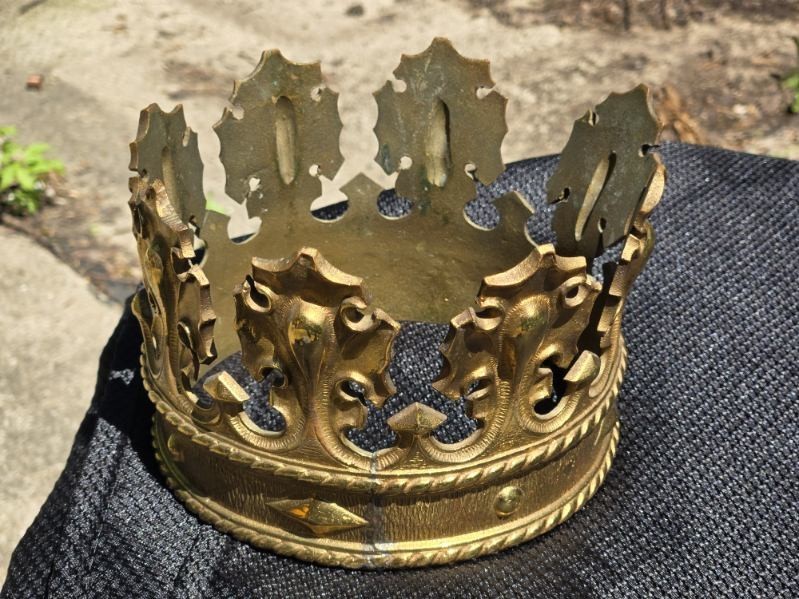 Vtg. Solid Brass Crown. Unmarked.