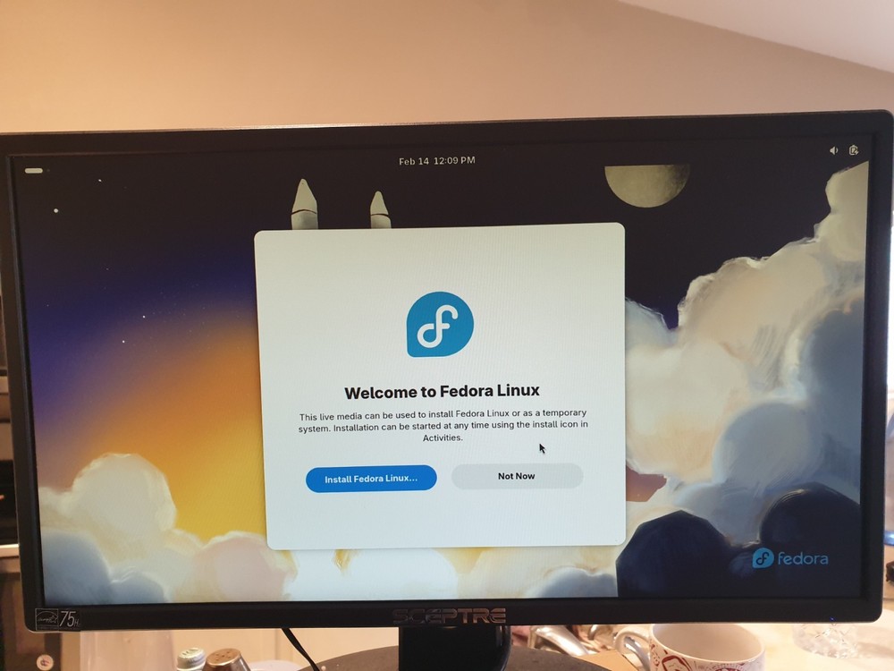 Linux Fedora V43-1.6, 64-bit, Bootable Live and Install USB Flash Drive