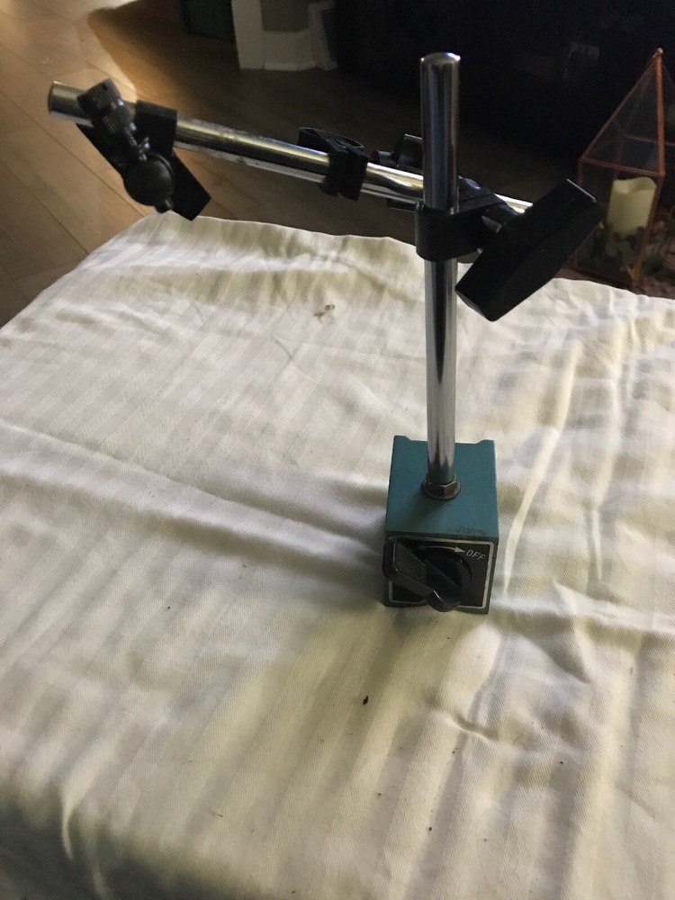 gage magnetic base holder