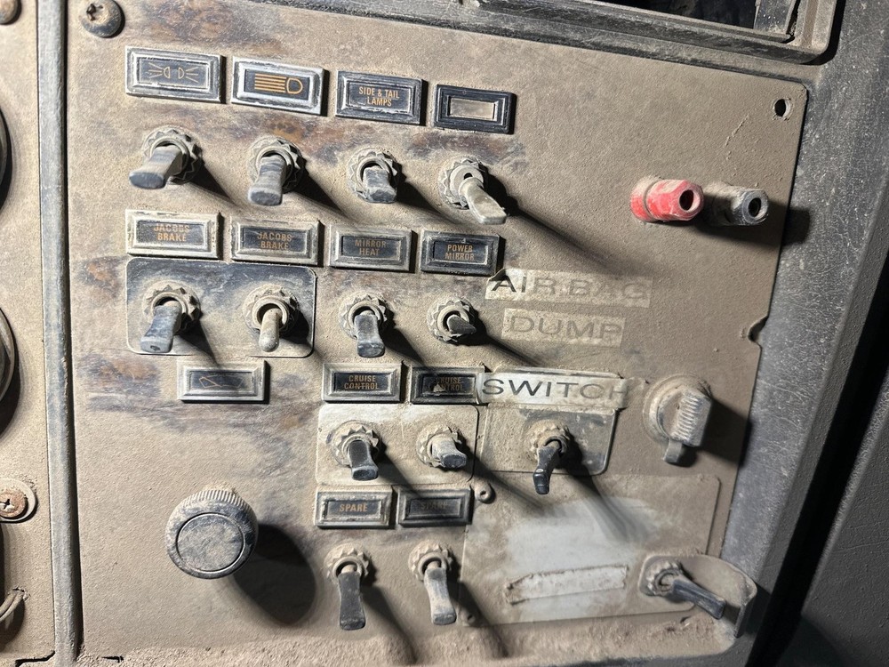 1987-2001 Kenworth T800 SWITCH Dash Panel - Used | P/N NA