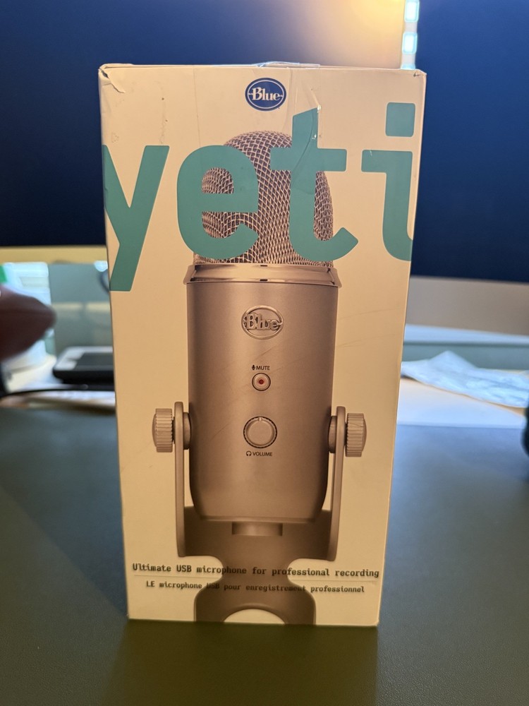 Logitech Creators Blue Yeti USB Microphone, Silver - Read