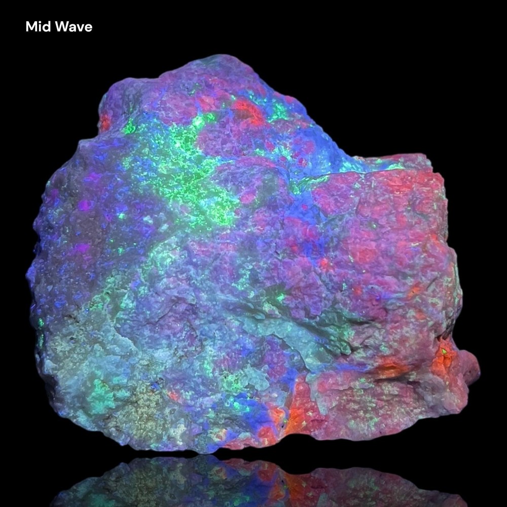 424G Rare Fluorescent Sharp Phosphorescent  Hackmanite, Hyalite, Fluorapatite AF