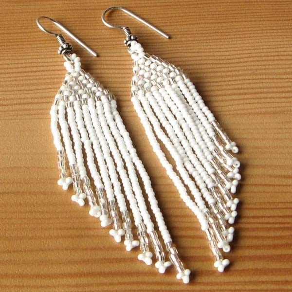 NEW HANDMADE WHITE SILVER SEED BEADED NATIVE STYLE HOOK EARRINGS E1/100-8