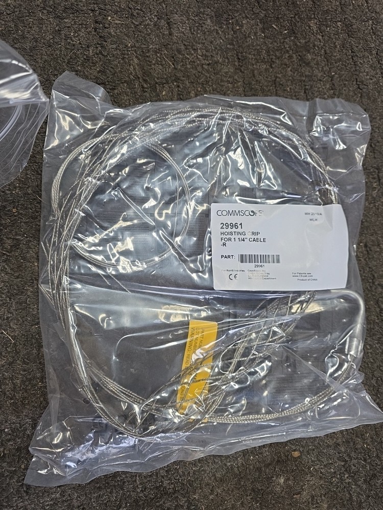 commscope 29961 hoisting grip For 1 1/4" Cable