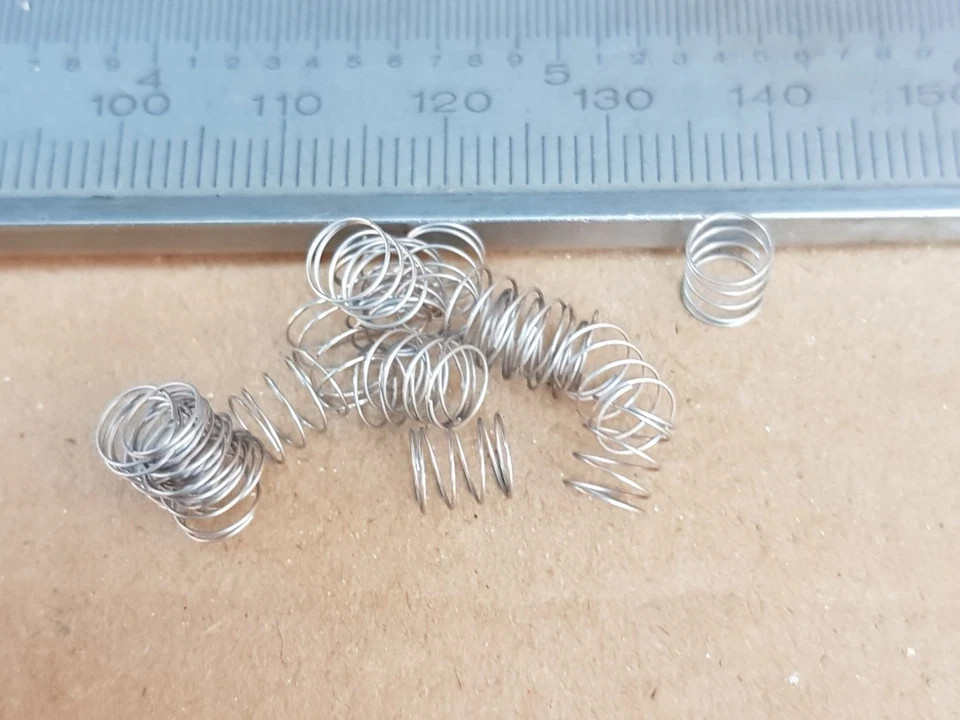 200 pcs Compression Spring OD 5mm x 5mm Wire OD: 0.1mm . soft strength. M193