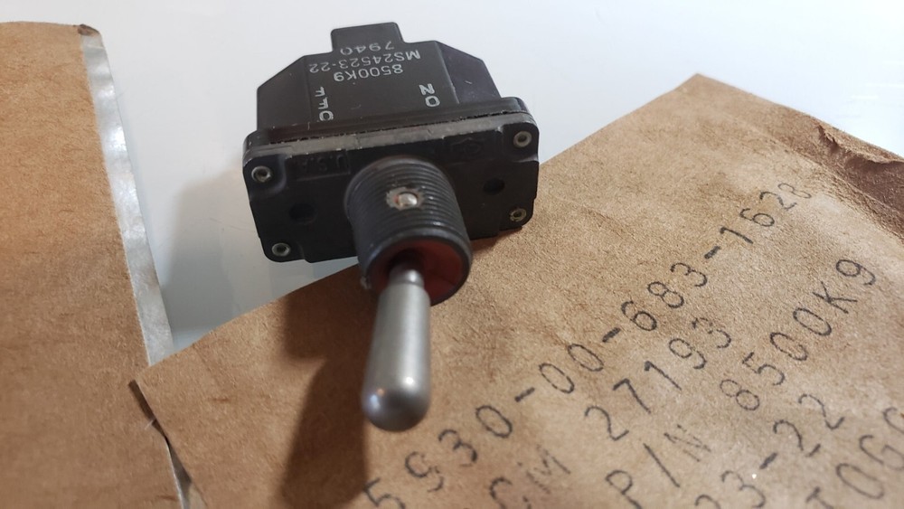 (2) DRS NAVAL POWER SYSTEMS SWITCH TOGGLE 8500K9 5930-00-683-1628