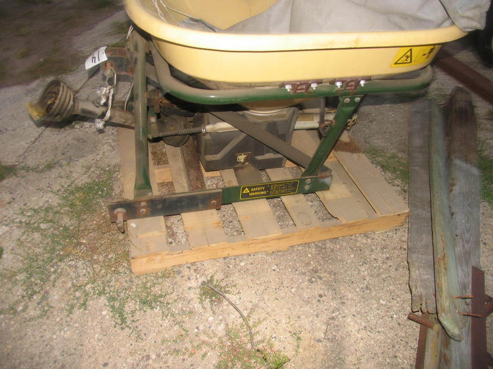 Cushman Vicon Spreader 3 point 540