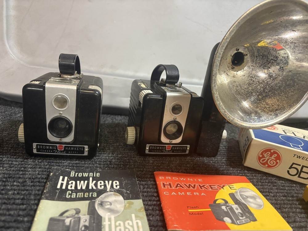 Vintage Kodak Brownie Hawkeye Flash Model with Flash. Untested