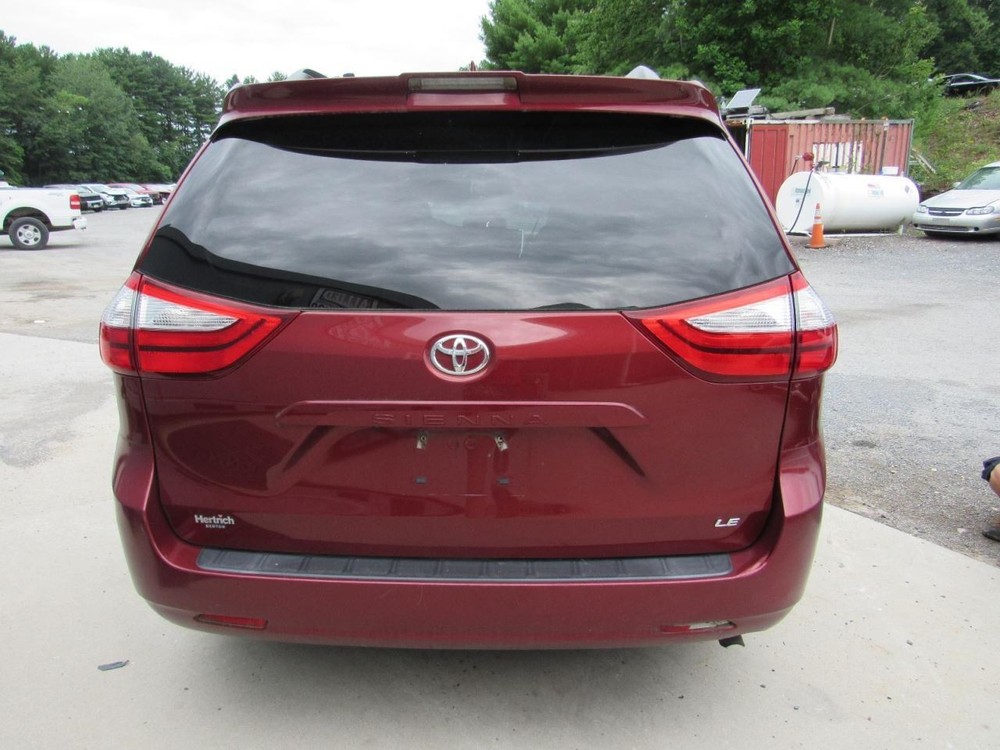 SIENNA 2018 Glove Box 1064389