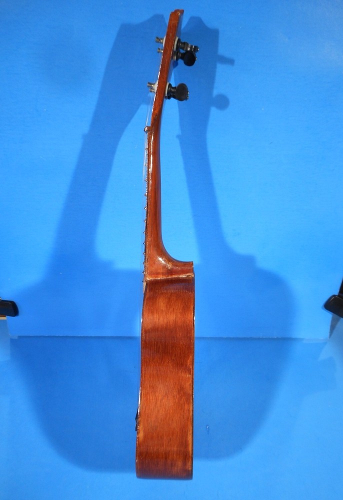 THE HAWAIIAN UKULELE SOPRANO NICE CONDITION!