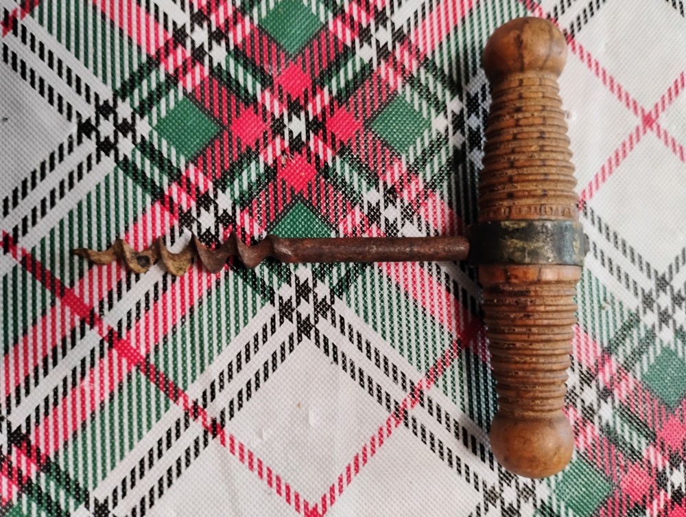 ANTIQUE CORKSCREW T SHAPED WOOD TURNED HANDLE