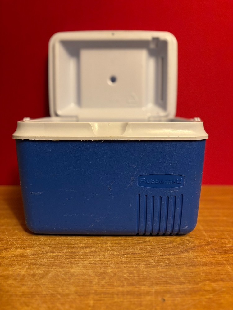 Rubbermade Personal Size Cooler Model 2905