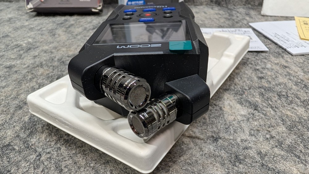 Zoom H4essential Handy Recorder 32-Bit Float 4-Track Handheld Digital Bundle