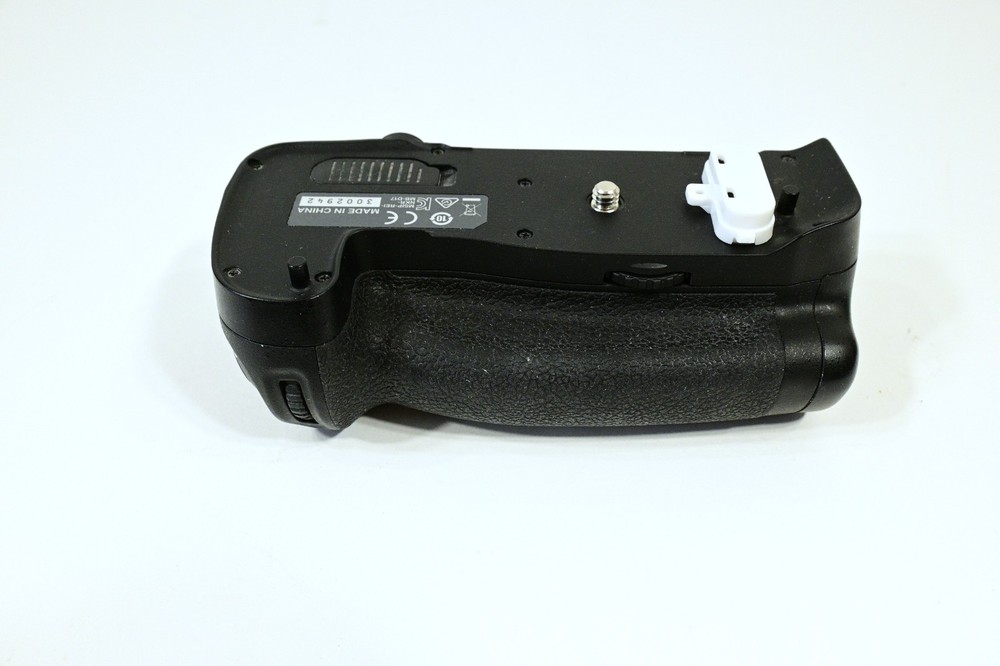 Nikon MB-D17 Multi Power Battery Pack for Nikon D500