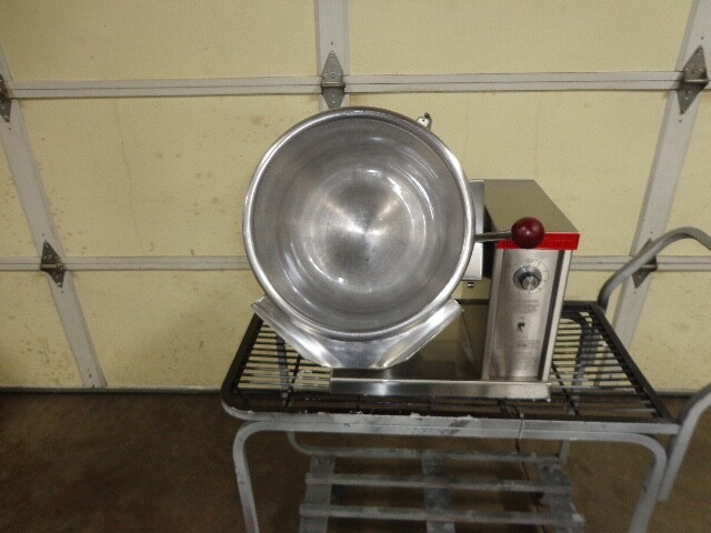 Market Forge EC-6 Electric Tilting Kettle