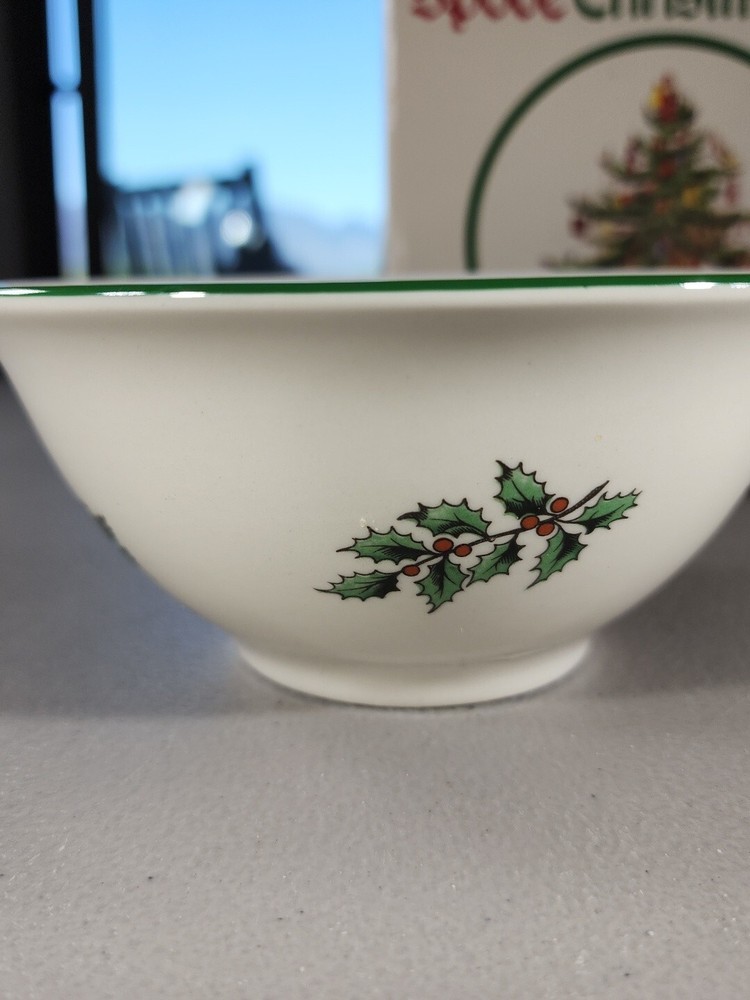 Spode Christmas Tree 5.5" Nut Bowl with Box S3324