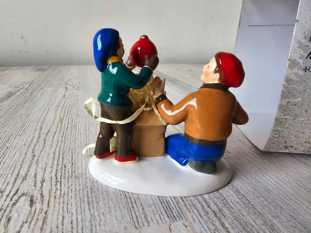 Dept 56 holiday helper 4036572