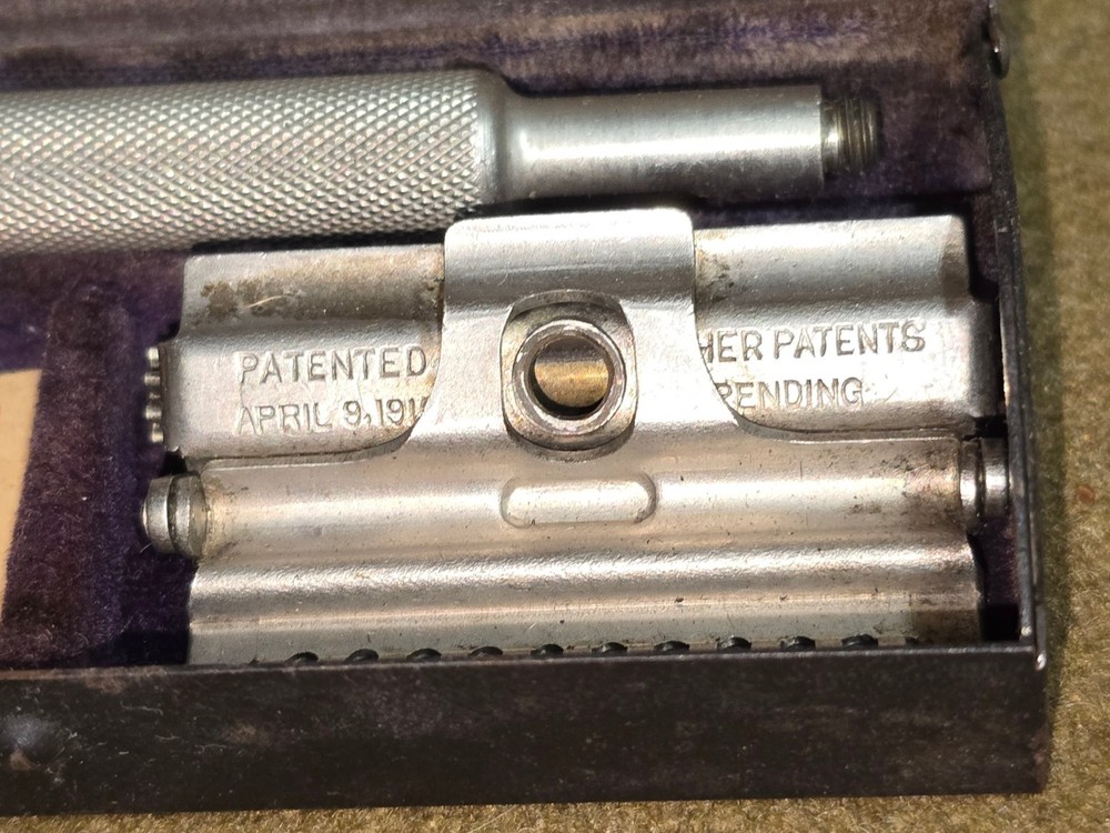 WWI Valet Auto Strop Razor Set