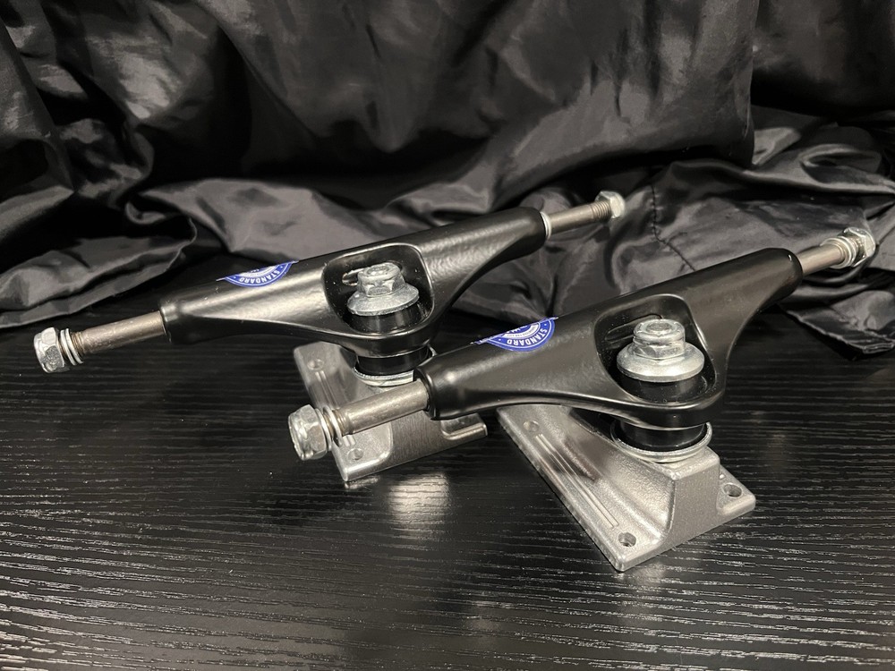 Royale Black Skateboard Trucks