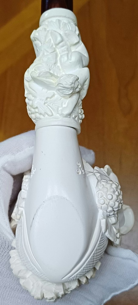 MEERSCHAUM PIPE, MAN WITH ANGELS