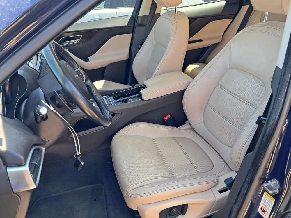 F-PACE 2018 Glove Box 4782977