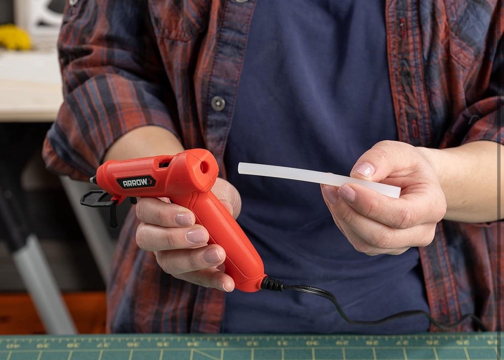 Arrow Mini Glue Gun Includes 10 free glue sticks