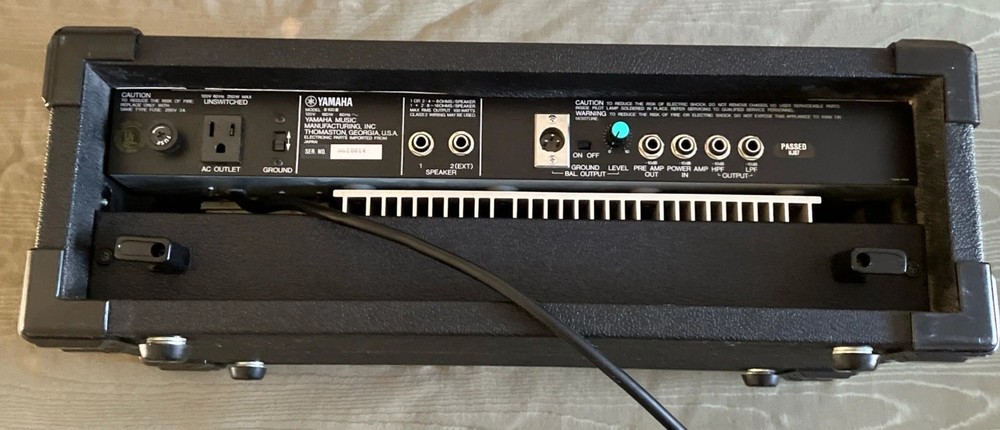 Yamaha B100 III solid-state bass amplifier head