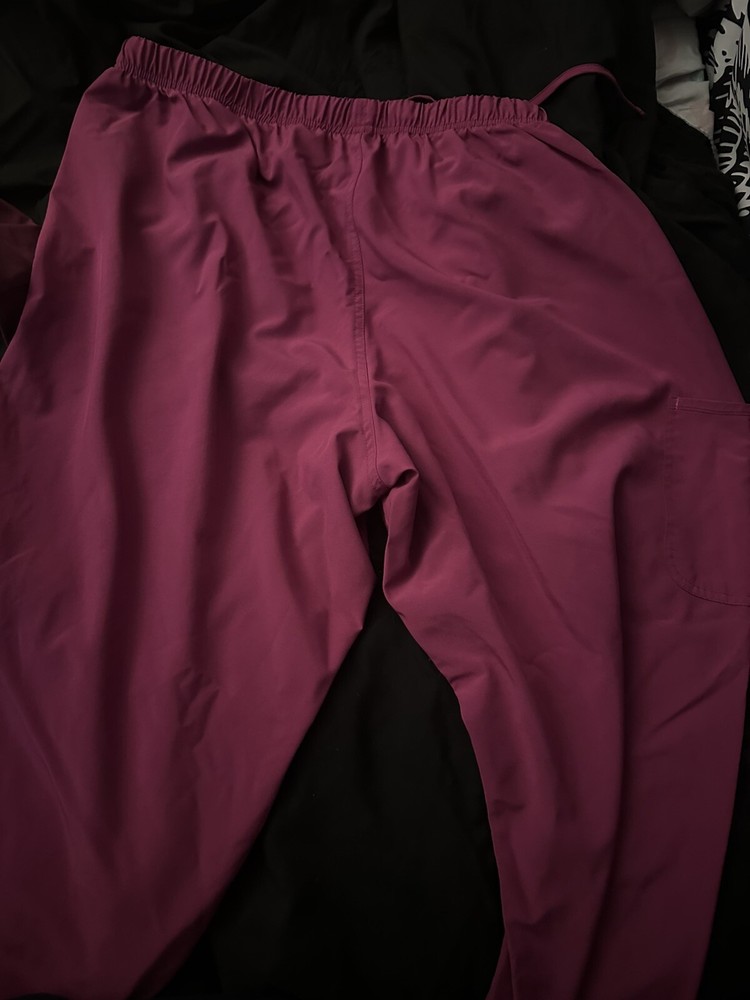 Fuchsia scrub top set! 💜