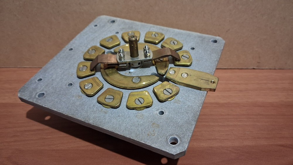 HUGE SWITCH - - RF AMPLIFIER ANTENNA TUNER