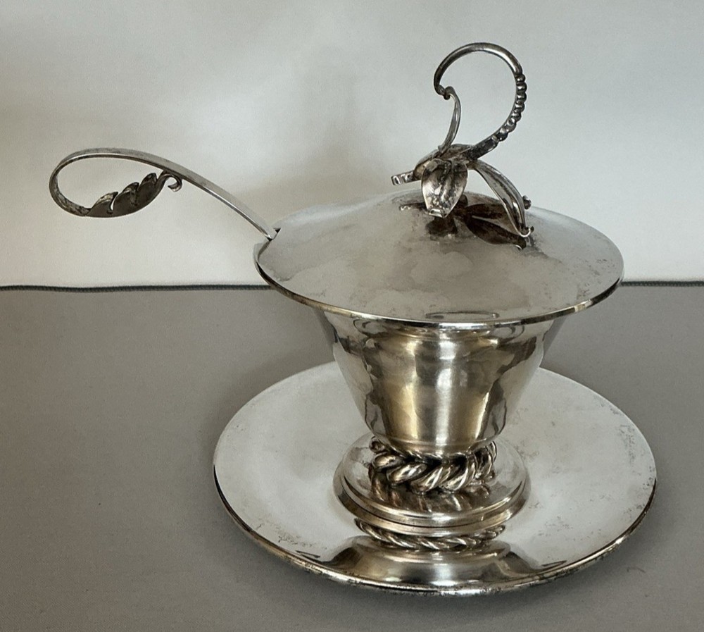Three Crowns Silversmiths, Royal Hickmann, "Ingrid" Silverplate covered dish