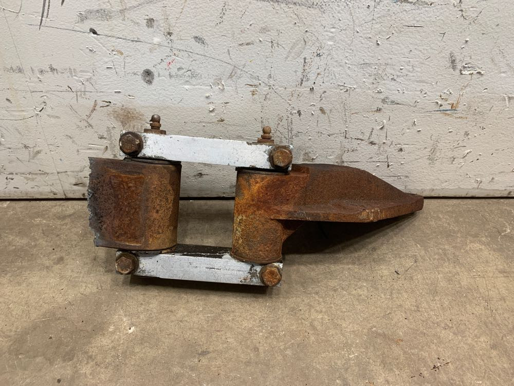 2005 Peterbilt 357 Suspension Bracket (641-11891)