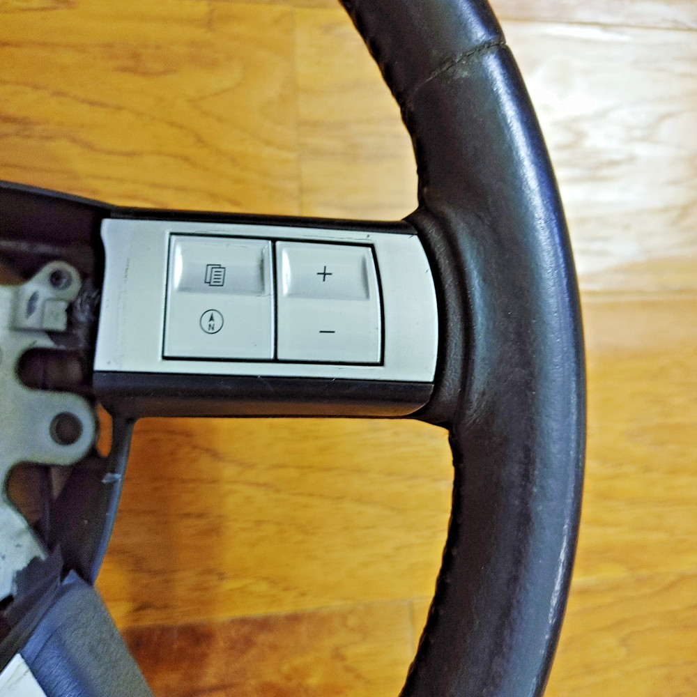 2006-2007 Dodge Charger steering wheel with controls