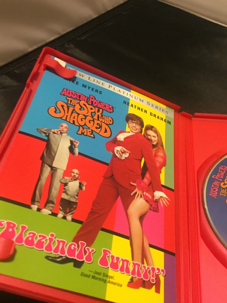 AUSTIN POWERS AUTOGRAPHED BY MINDY STERLING AUTHENTIC 2 DVD SIGNED COVERS