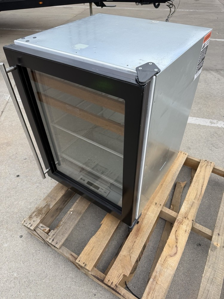 Sub Zero UC-24BA/0 24in Under counter Wine Fridge TESTED WORKING COOLS GREAT