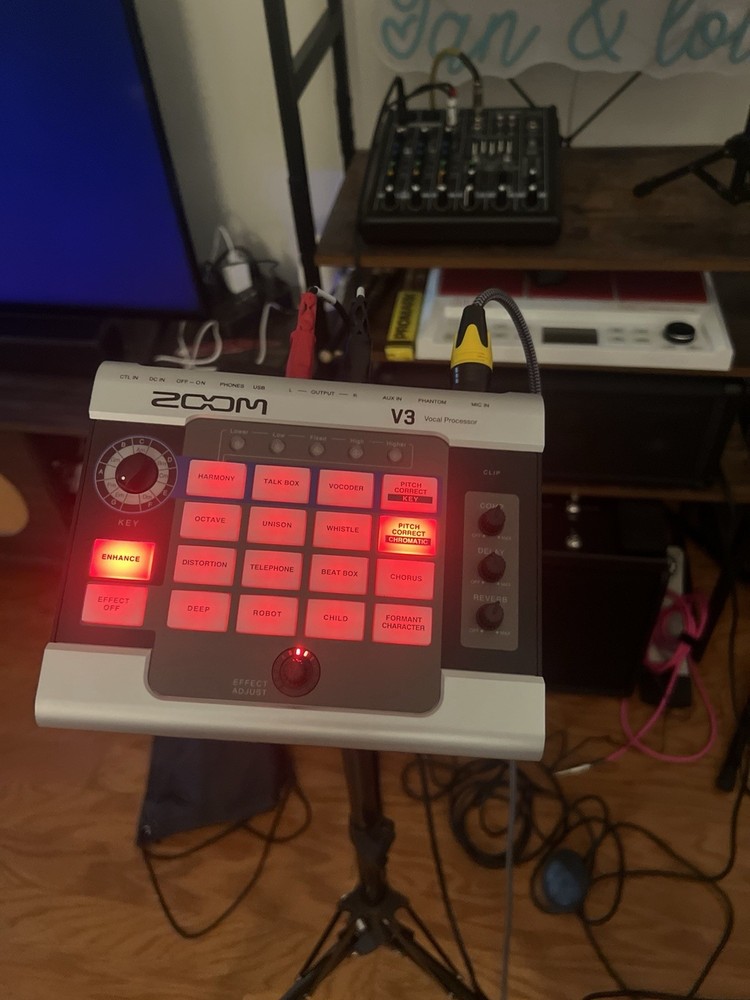 Zoom V3 Vocal Processor Audio Interface with 16 Voice Effects