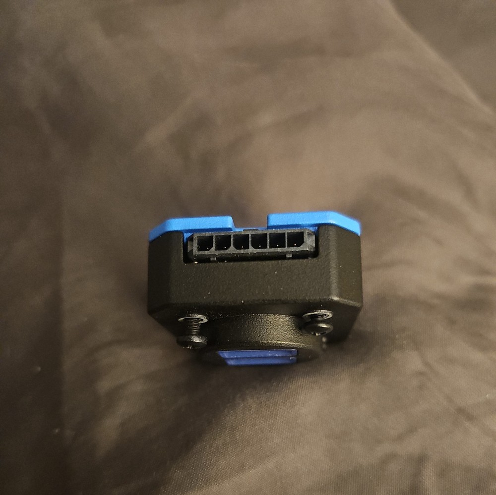 Garmin GSB 15 Panel Mount USB Charging Port (New) Open Box