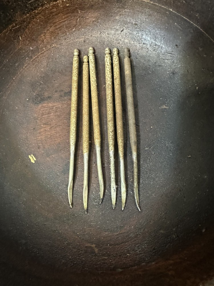 VINTAGE RUSTIC 7.5" NUTCRACKER WITH NUT CRACKER AND 6 PICKS