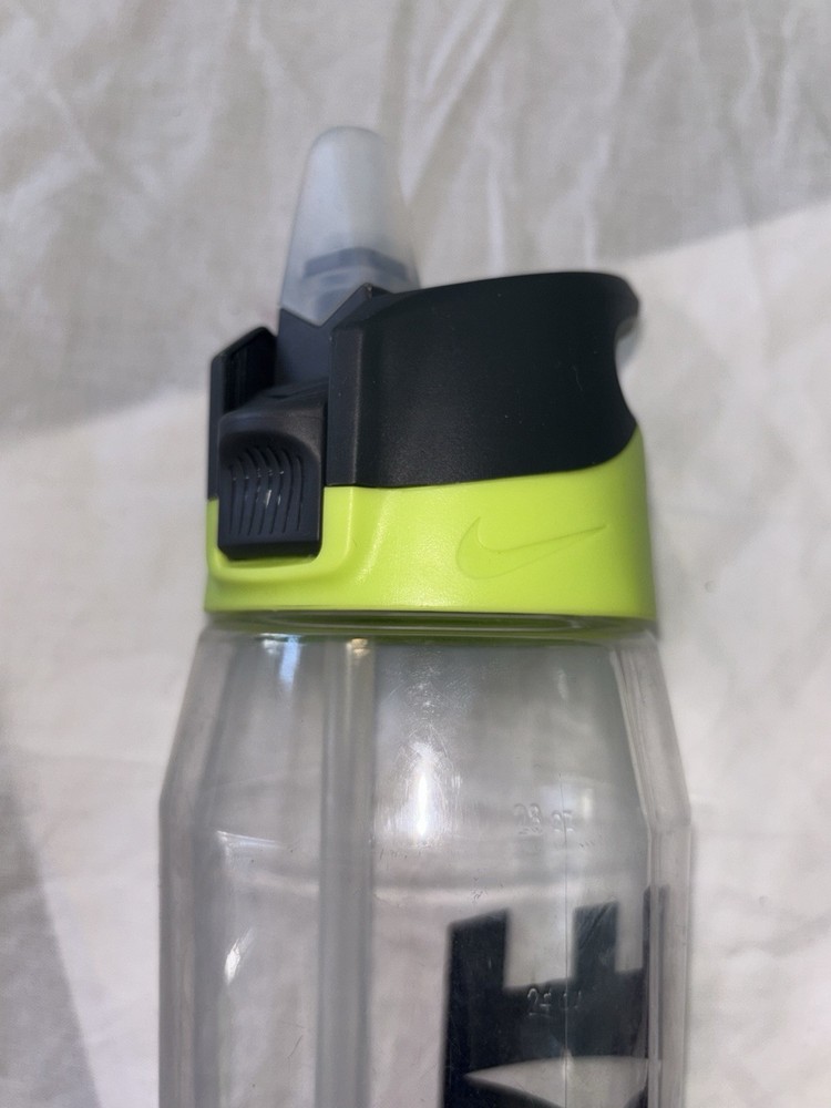 Nike TR Hypercharge Straw Bottle