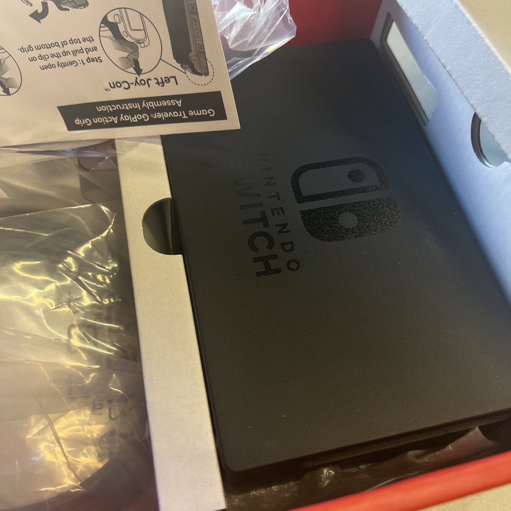 nintendo charger and switch box / NO SWITCH