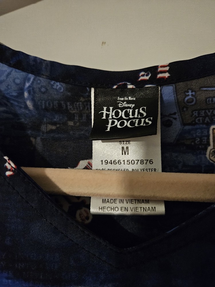 Disney Hocus Pocus Women's Scrub Top Size Medium