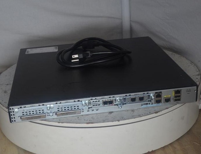 Cisco 2901 CISCO2901/K9 V06 Integrated Services Router