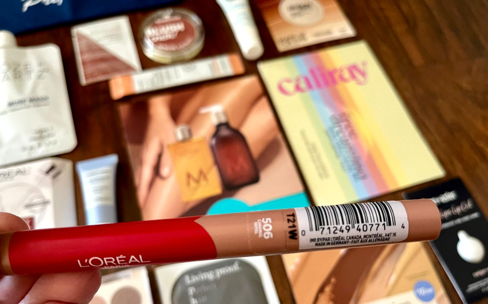 Nice Beauty Bundle With Cute Selfie Bag + Freebies!