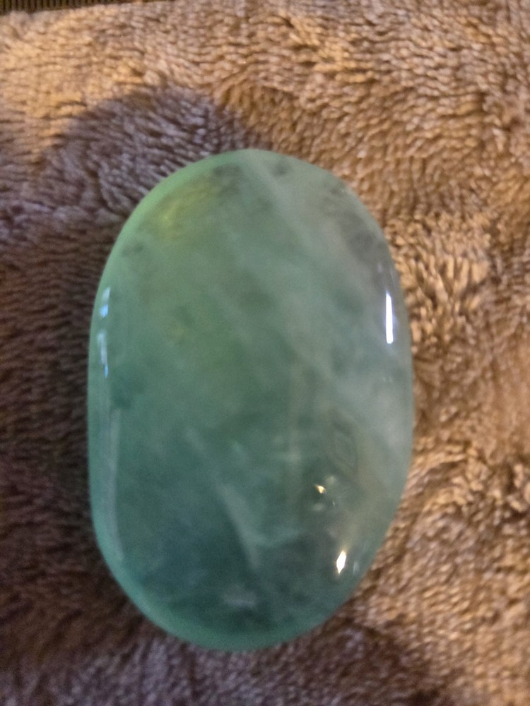 BEAUTIFUL TIFFANY BLUE PALM STONE 55 GRAMS E