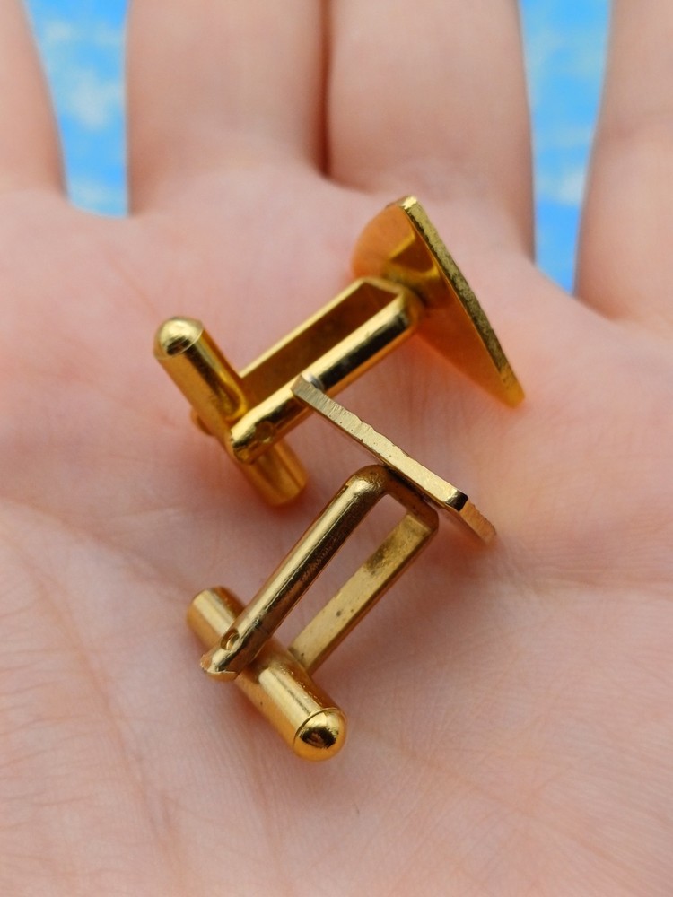 Vintage Timeless Mens Diamond Cut Gold Tone Triangular Shaped Cufflinks