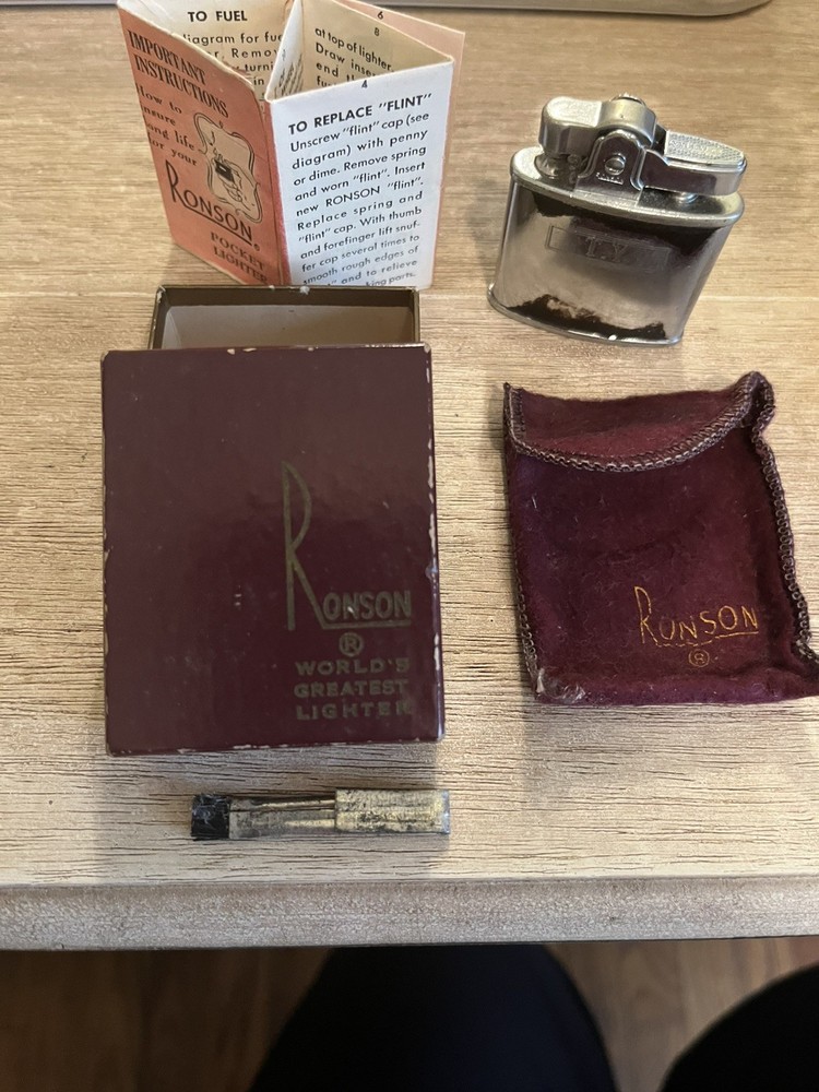 VINTAGE RONSON CIGARETTE LIGHTER IN BOX