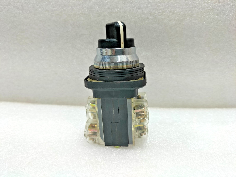 TELEMECANIQUE XB2 MD22 SELECTOR SWITCH 067705