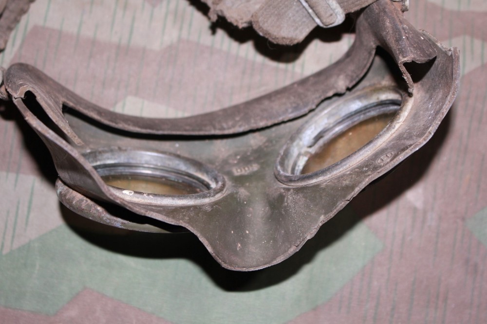 ORIGINAL WW2 GERMAN GAS MASK PROTECTIVE GOGGLES MOTORCYCLE WORK PROTECTIVE 1944